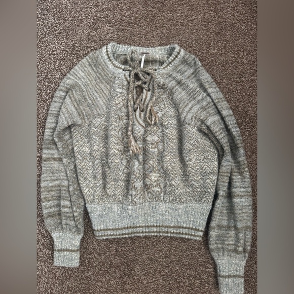 FREE PEOPLE Gray Knit Sweater - Picture 2 of 9